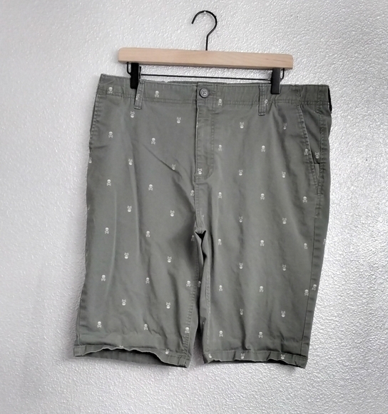 Skull & Crossbones Men's Adage Green Shorts   Size 40 - Picture 1 of 4